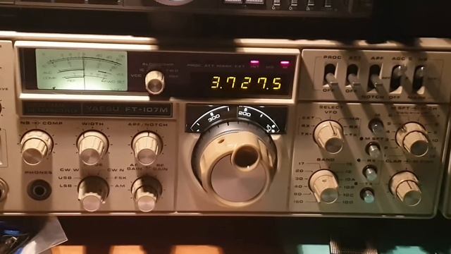 AOR LA400 VS GA-450 Little Test On 80 M Band