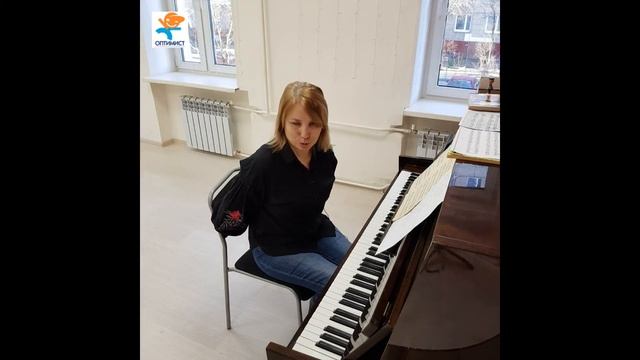 Зарядись на оптимизм - музыкальная подвижная игра "Воробьи и кошка" смотреть онлайн