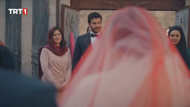 Дефне & Омер. Меня зовут Мелек. / Defne & Ömer. Benim Adım Melek. Yüksek Yüksek.