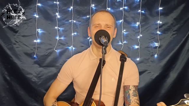 Одинокая звезда! Парень круто спел под гитару красивую песню смотреть онлайн