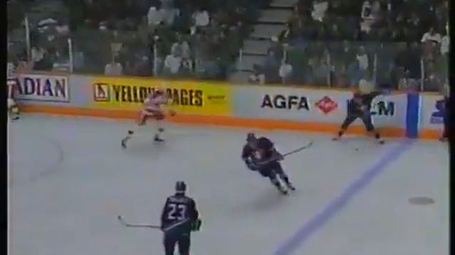 Alexei Kasatonov slapshot goal vs Flames for Ducks (1993) смотреть онлайн