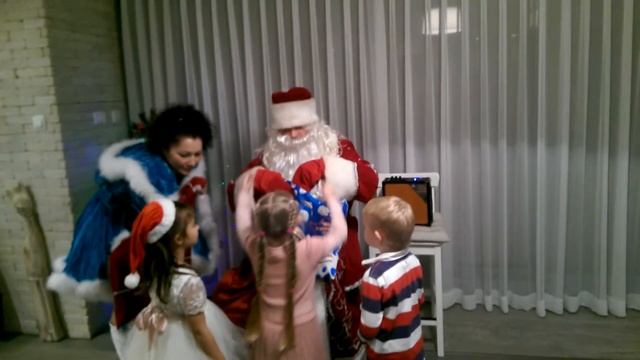 К нам пришел дед мороз - 5 смотреть онлайн