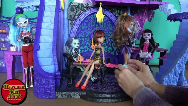 Видео с куклами Monster High, серия 101, Клодин Вульф хочет сменить имидж смотреть онлайн