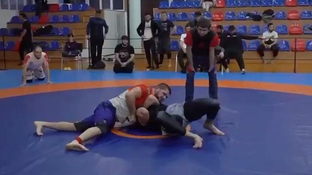 В селении Нижнее Казанище Буйнакского района прошёл турнир по грэпплингу среди юношей.