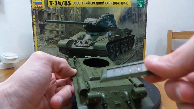 ZVEZDA #3687 Советский средний танк Т-34/85(обр.1944). Финал сборки корпуса.