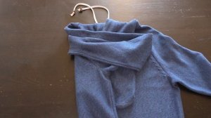 Красиво складываем толстовку для подарка