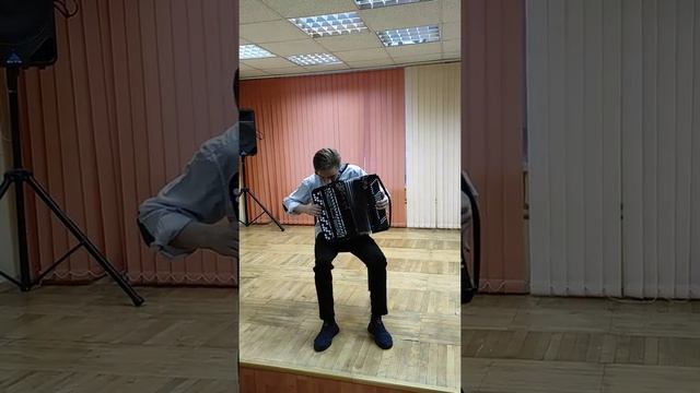 Трошин Евгений, Р. Бажилин "Ожившие игрушки", две р.н.п. "Как у нас - то козёл", "Во кузнице". смотреть онлайн