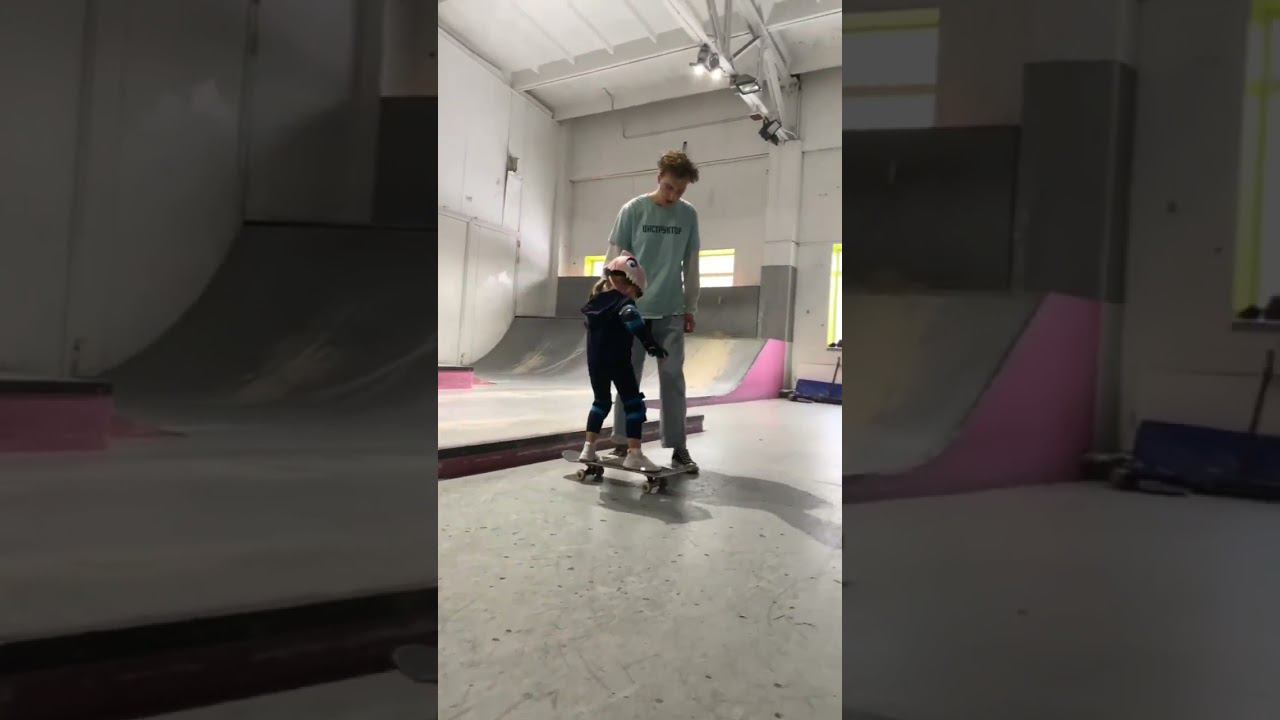 Групповое занятие по скейту в Bunny Hop смотреть онлайн