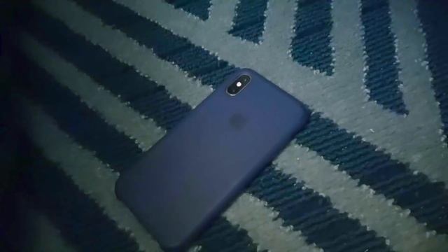 Max esconde el MacBook Pro y iPad de papá en el agua смотреть онлайн