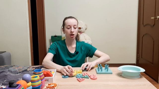 Геометрический сортер Монтессори. Показываю варианты развивающих игр смотреть онлайн