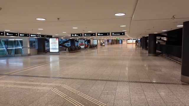 Empty Zurich Airport смотреть онлайн