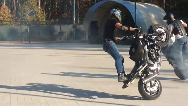 МОТОШОУ!!!Гонки на одном колесе,выступление профи!ЗАХВАТЫВАЕТ ДУХ! смотреть онлайн