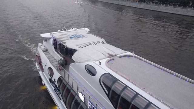 Москва река под теплоходом! смотреть онлайн