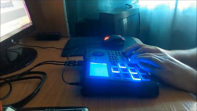 Drum and Bass on the AKAI XR20 смотреть онлайн