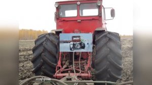 СЕЛЬСКИЕ МУЖИКИ ПОСТАВИЛИ НА КОЛЁСА ГУСЕНИЧНЫЕ ТРАКТОРА ДТ-75 И Т-4 Дали технике вторую жизнь!