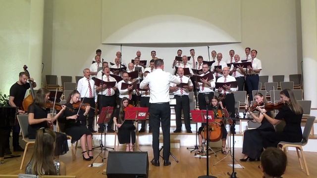 Мужской хор исполнил песню "Не унывай Господь всегда с тобой" смотреть онлайн