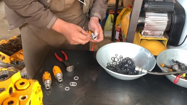 Amazing Repairing of Excavator Hyduralic Main Assembly | Rebuilding Hyduralic Assembly | смотреть онлайн