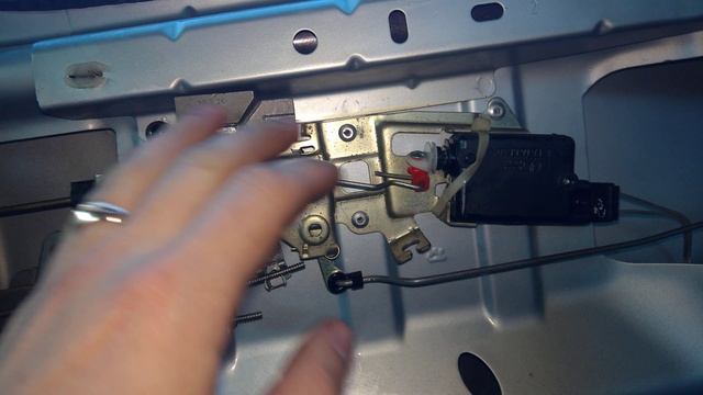 Ремонт замка сдвижной двери Citroen Berlingo m59 смотреть онлайн