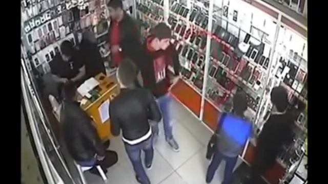 КрАжА ТеЛеФоНоВ в ГРОЗНОМ (Скрытая КАМЕРА) смотреть онлайн
