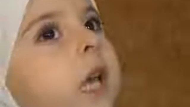 Маленькая девочка читает Коран Субхануллах1 смотреть онлайн