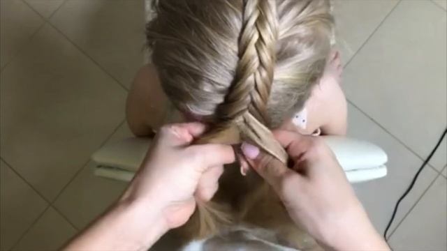 ПРИЧЕСКИ В САДИК И ШКОЛУ / Рыбий хвост наизнанку / Прически для детей легкие и красивые смотреть онлайн