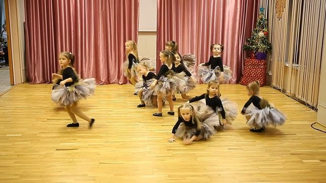 Танец "Ежиная охота", танец маленьких ежиков смотреть онлайн