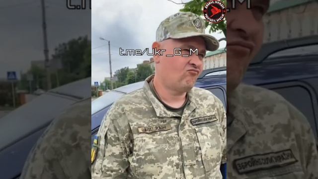— Что вы тут повестки выписываете? Вы знаете, что не имеете полномочий?
— Фу-у-у-у Вот и поговорили смотреть онлайн