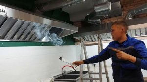 Установка вытяжного зонта, Зонт пристеный