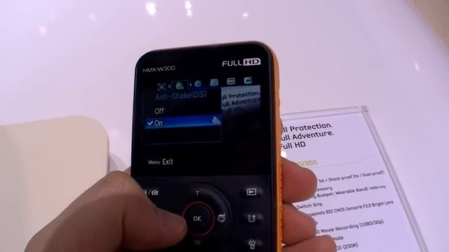 Samsung HMX W300 Pocketcamcorder at CES 2012 смотреть онлайн