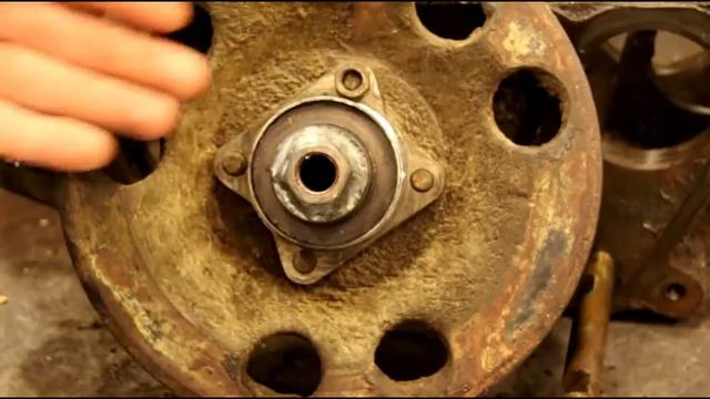 Willys Dana 18 Transfer Case Flange and Drum Removal смотреть онлайн
