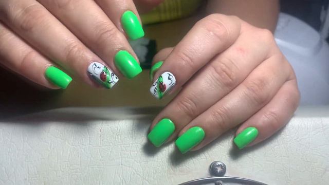 Зелёные ногти хит осени 2021 смотреть онлайн