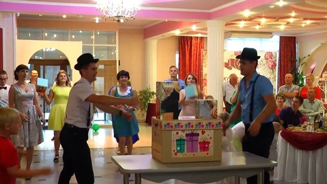 Оригинальное поздравление на свадьбу от родственников смотреть онлайн