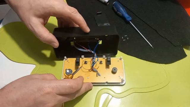 Зеркальные часы, замена элемента питания. Mirror clock Replacing the nutrition element смотреть онлайн