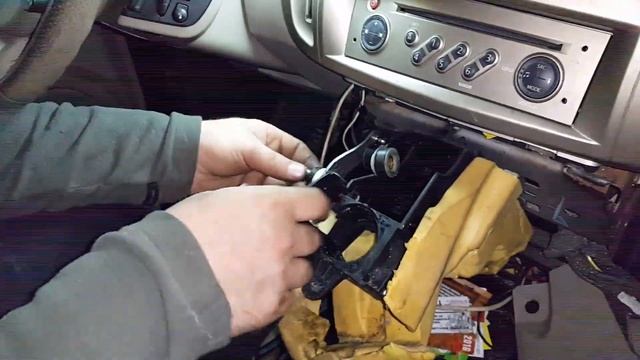 Renault Grand Scenic II, 1.5 dci.. Замерз рычаг КПП смотреть онлайн