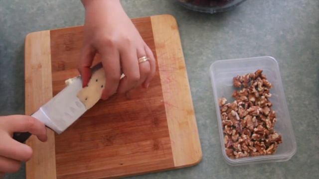 Салат из свеклы, голубого сыра и грецких орехов. Легкий рецепт. смотреть онлайн