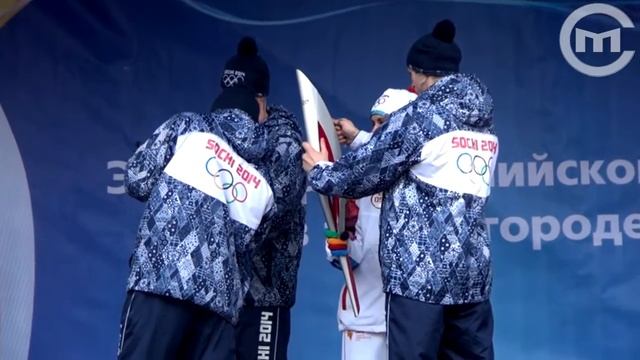 На Вавилова зажгли Олимпийский факел смотреть онлайн