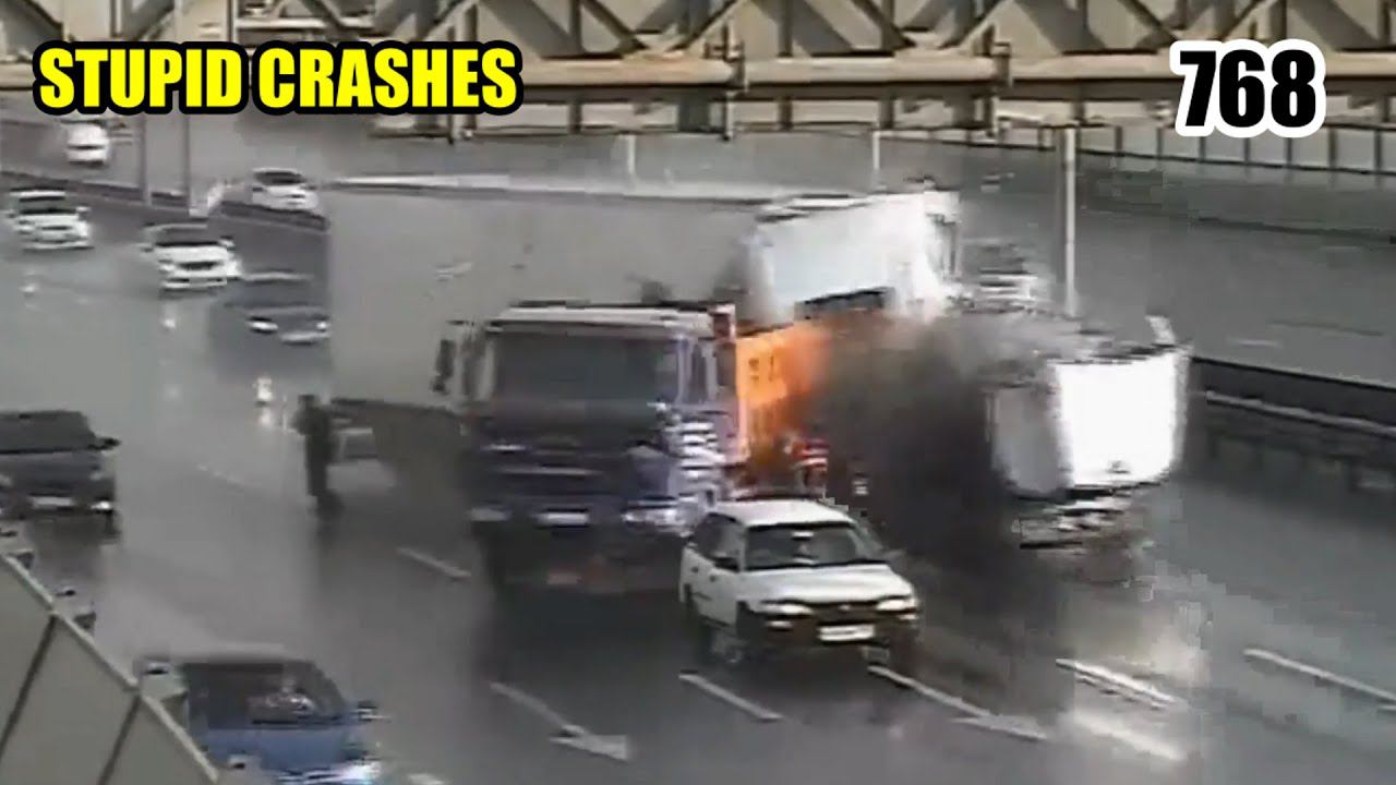 Stupid driving mistakes 768 (February 2023 English subtitles) смотреть онлайн