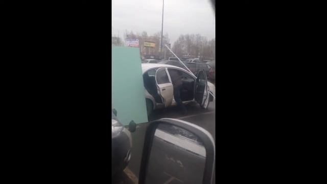 Чувск жгёт на парковке Леруа мерлен)) 1 смотреть онлайн