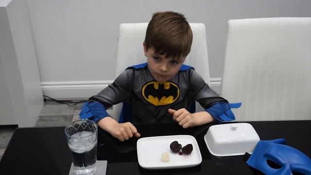 TRUMAnn Giving His 7 Year Old Kid DC BATMAN ZERO SKIN BUNDLE! Unlocking The NEW BATMAN ZERO BUNDLE. смотреть онлайн
