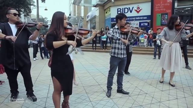Flash Mob - Performing Pirates of the Caribbean theme song in plaza??? смотреть онлайн