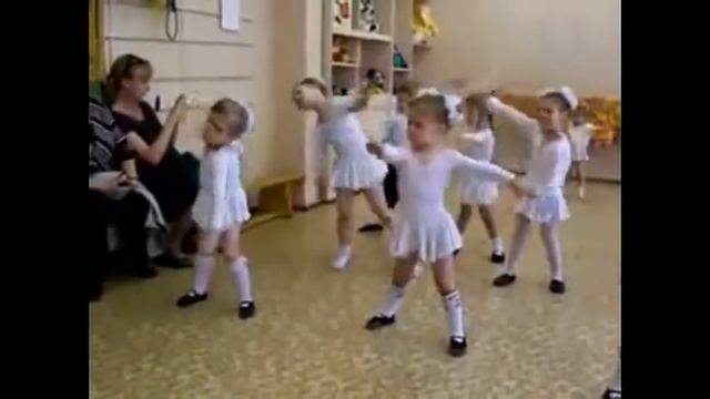 Танец маленьких девочек смотреть онлайн
