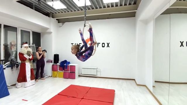 Воздушная гимнастика для детей | Воздушная акробатика для детей | Воздушное кольцо для детей смотреть онлайн