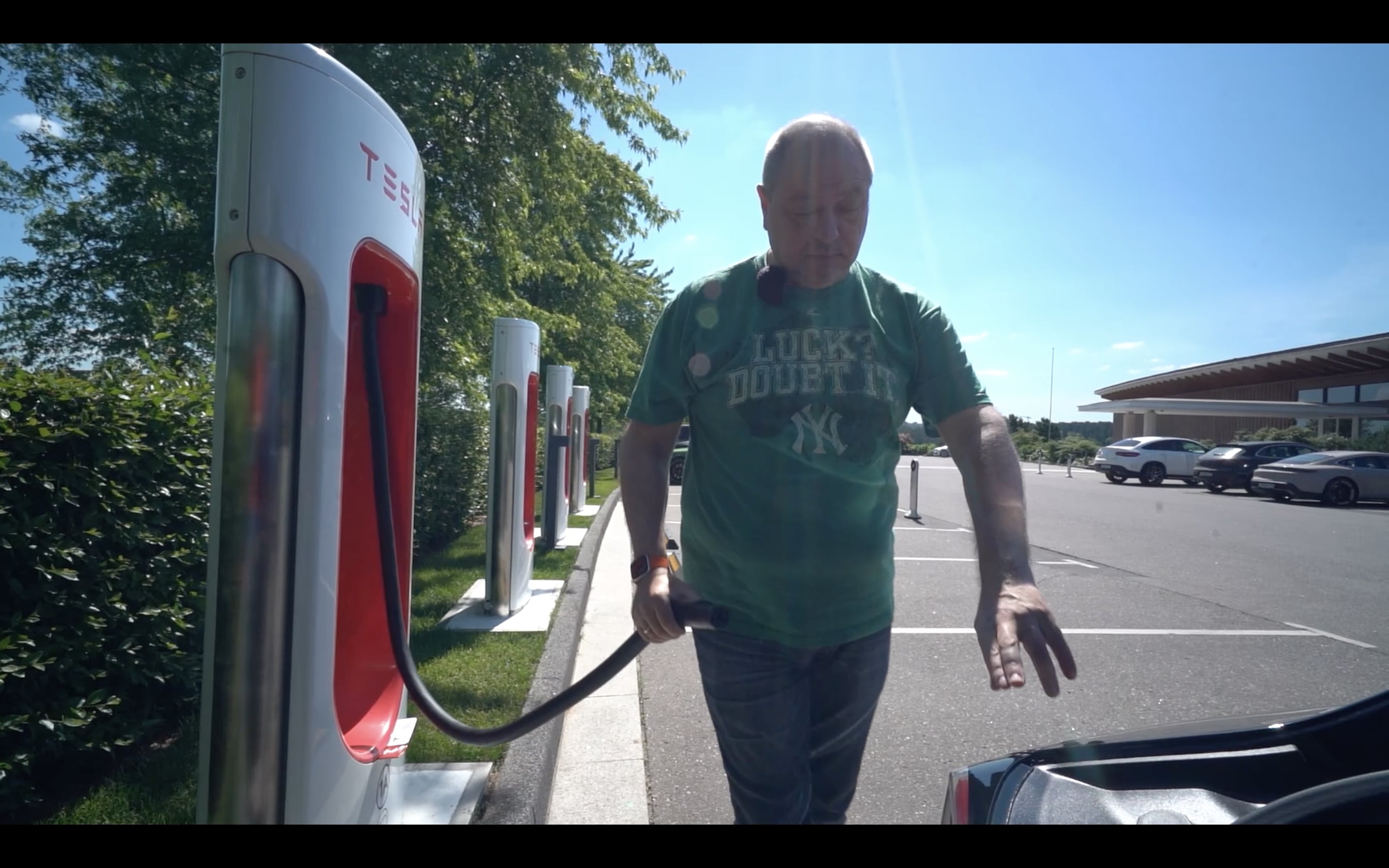 Пора ли покупать электромобиль? Tesla Model 3 в Москве. Скоро на нашем канале! смотреть онлайн