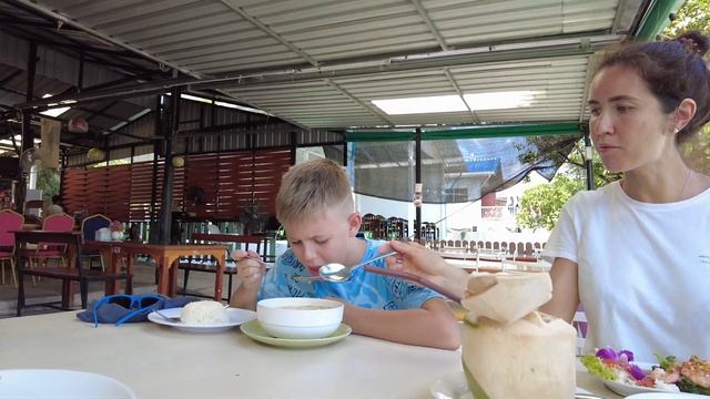 Ресторанчики Тая. River Prawn в Аюттае. смотреть онлайн