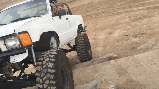 85 Toyota 4Runner wheeling the mini Alamo смотреть онлайн