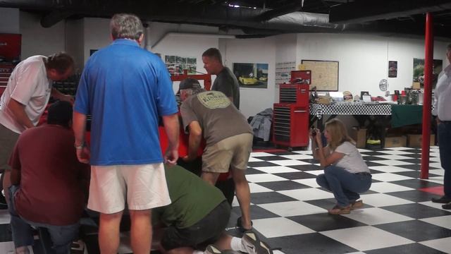 1956 Corvette Body Setting Party Final смотреть онлайн