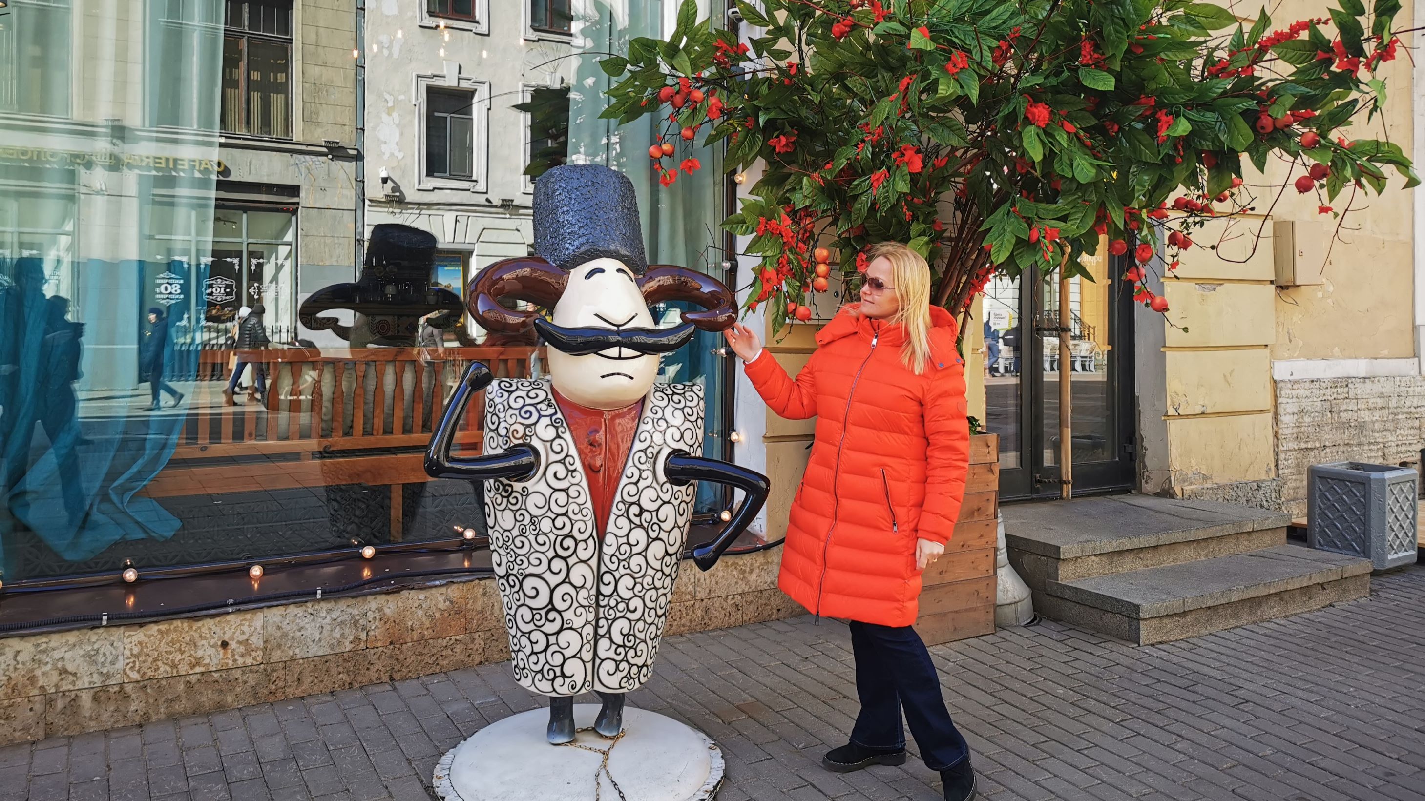 Веселая Малая Садовая, фонтан-шар, исполняющий желания и легендарный Дом Радио. Санкт-Петербург смотреть онлайн