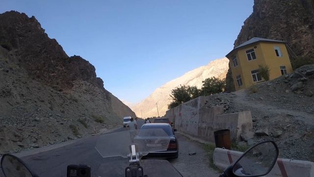 Back on Pamir Highway | Afghanistan Border [S01-EP44] Austria ?? to Afghanistan & Pakistan ?? смотреть онлайн