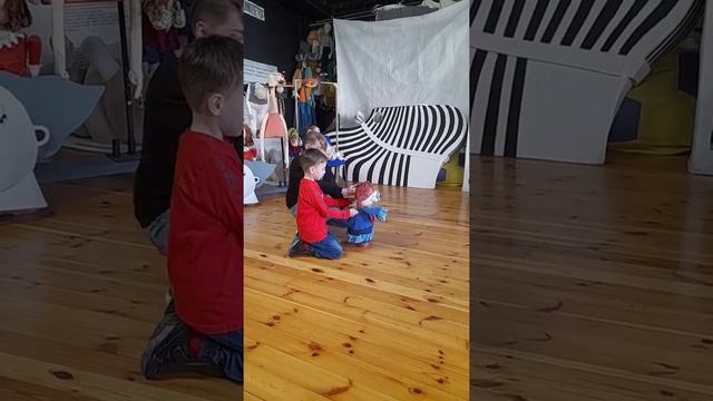 Театр кукол Минск. Разрешили поиграть с куклами. смотреть онлайн