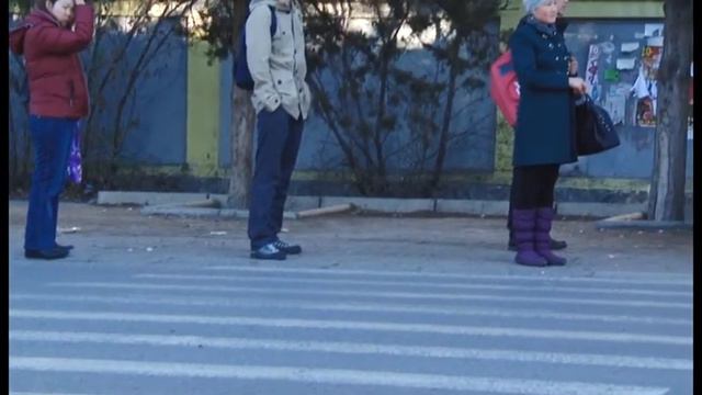 Кто-то из твоих близких сейчас тоже переходит дорогу. смотреть онлайн